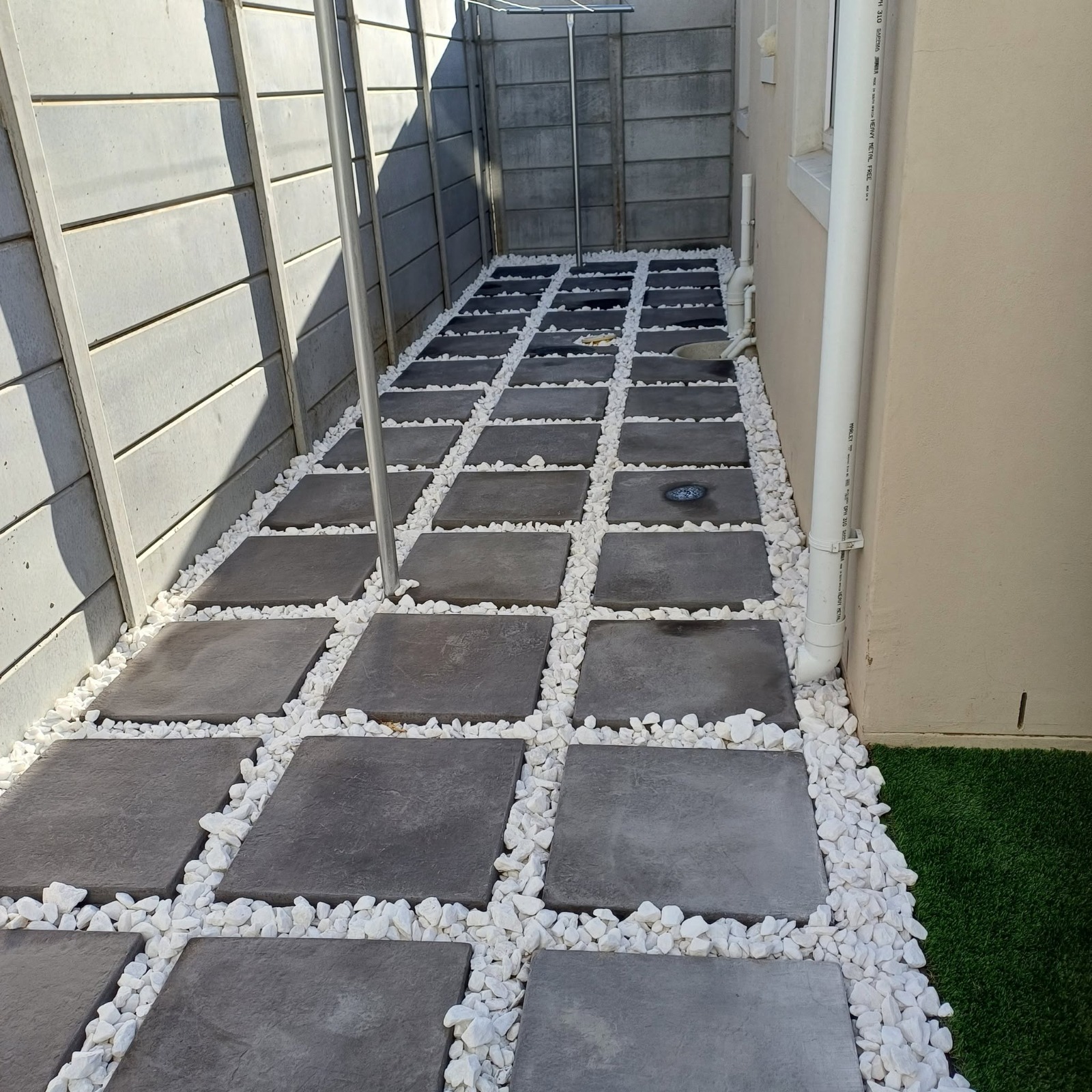 Charcoal paver & white stone pathway